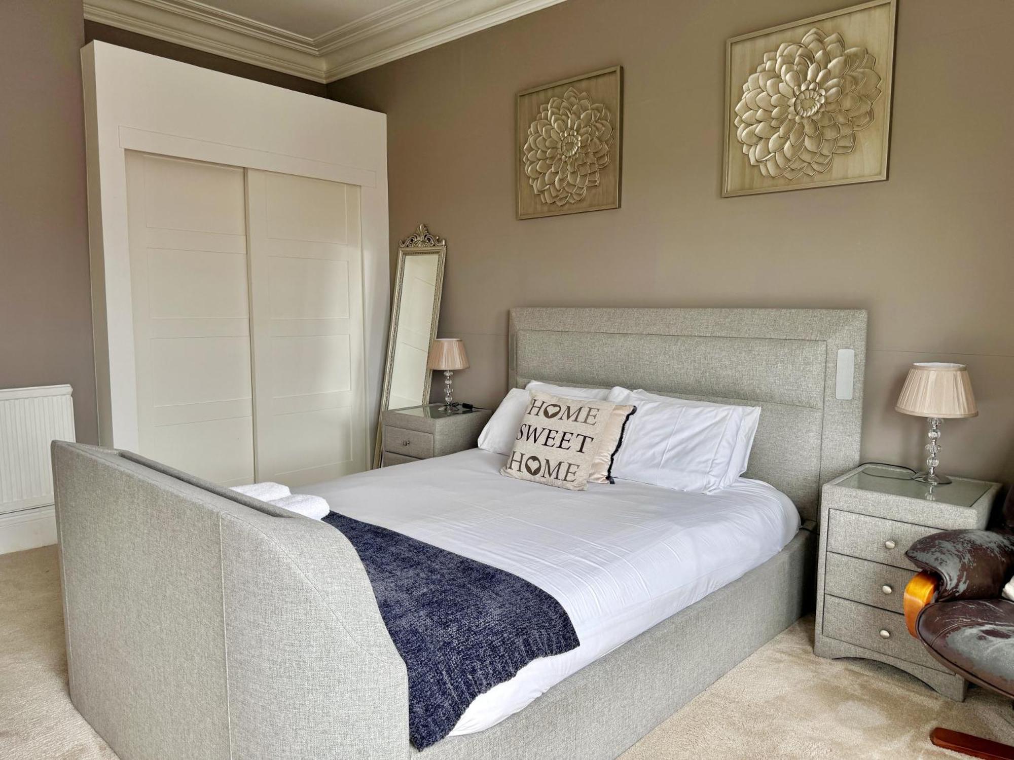 Apartment Victoria With Free Parking สการ์โบโรห์ ภายนอก รูปภาพ
