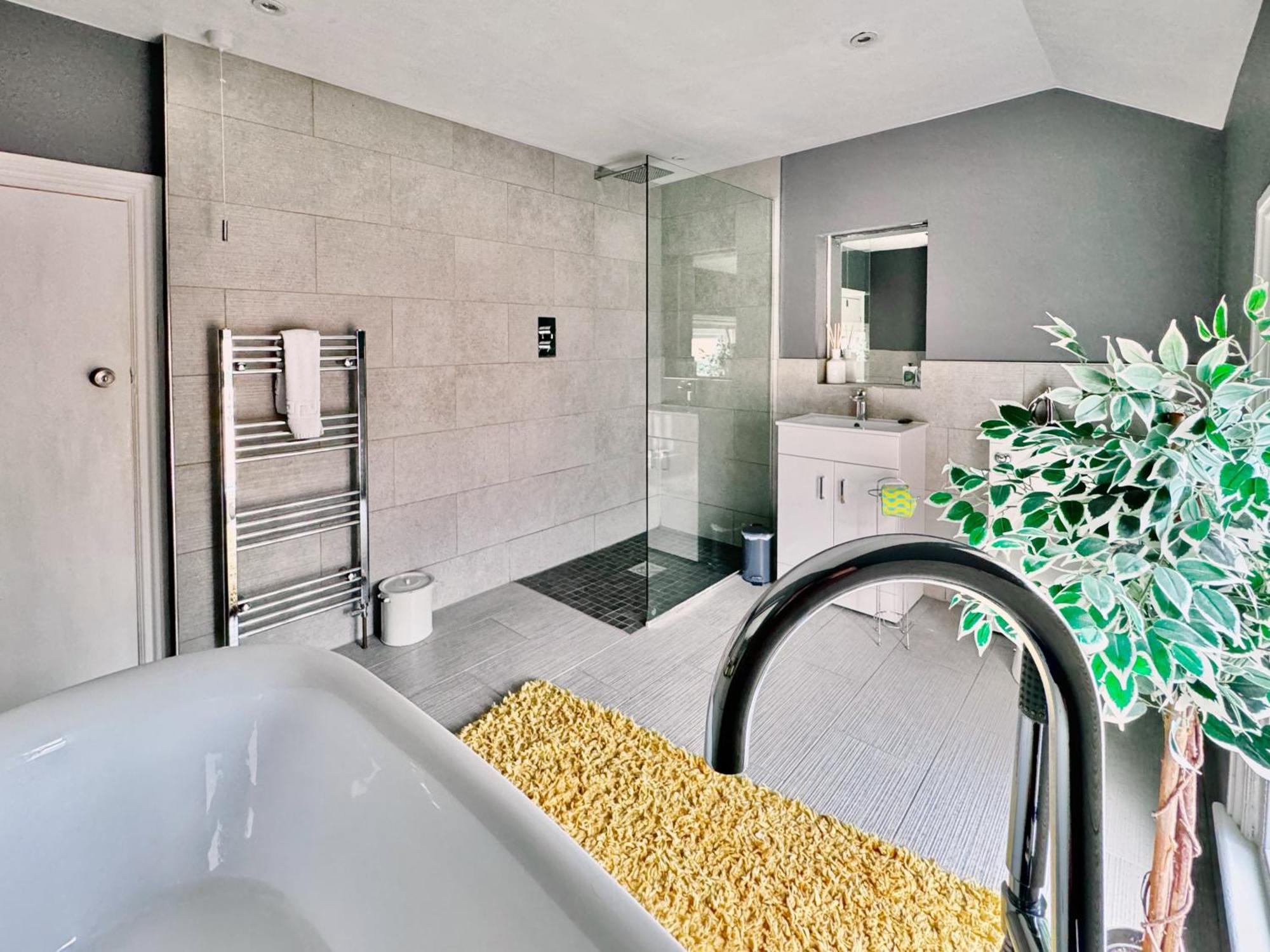 Apartment Victoria With Free Parking สการ์โบโรห์ ภายนอก รูปภาพ