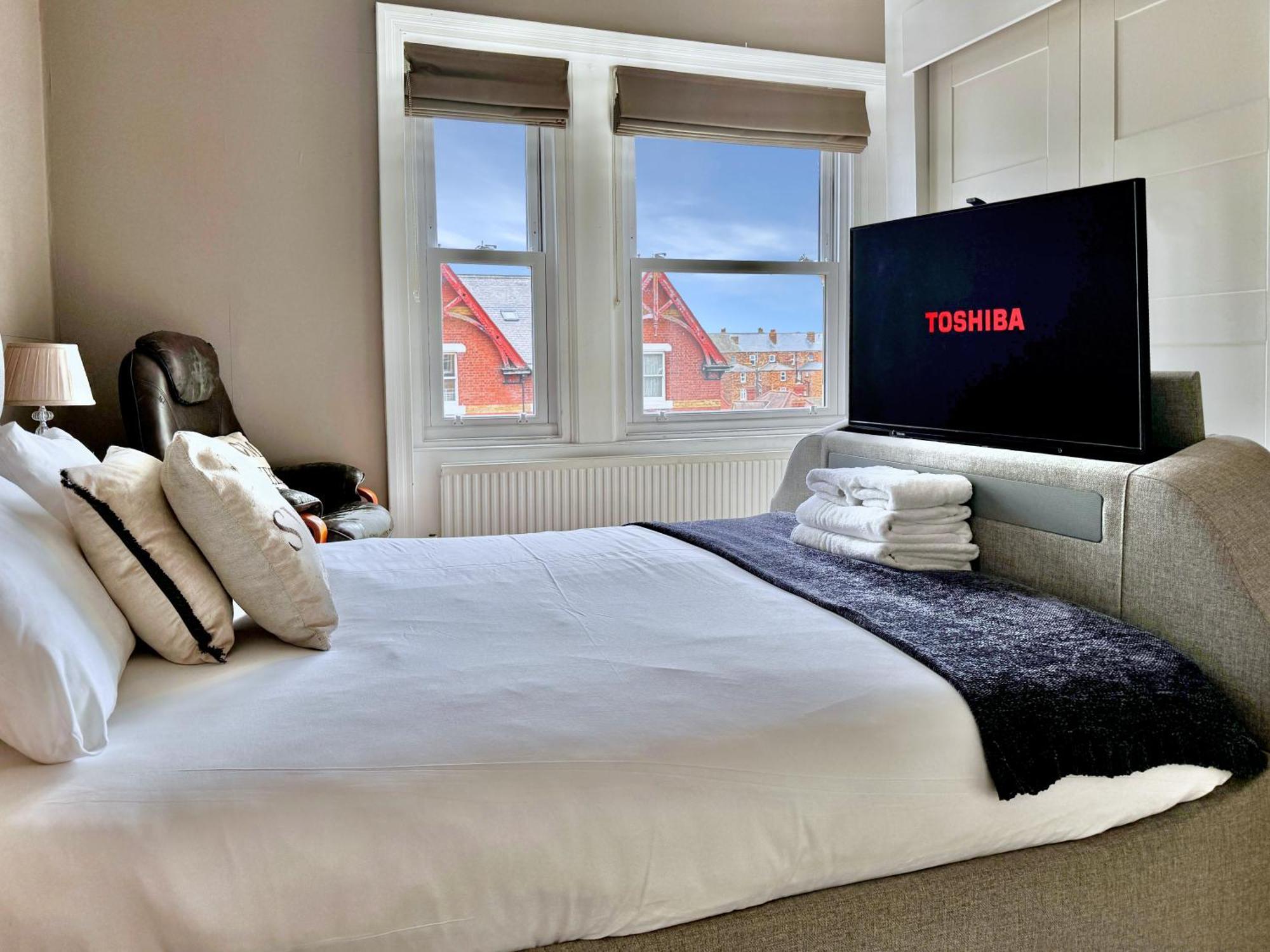 Apartment Victoria With Free Parking สการ์โบโรห์ ภายนอก รูปภาพ