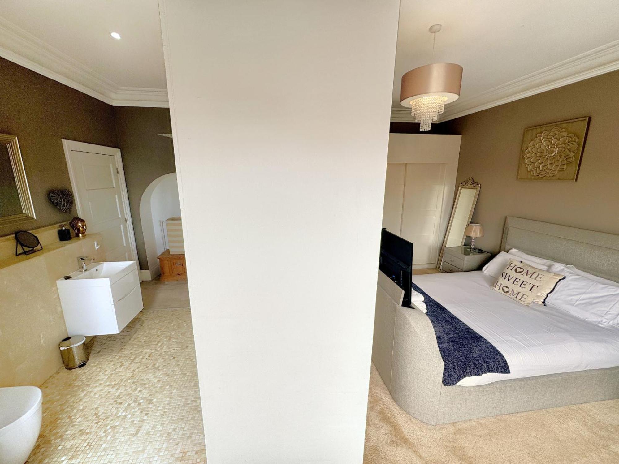 Apartment Victoria With Free Parking สการ์โบโรห์ ภายนอก รูปภาพ