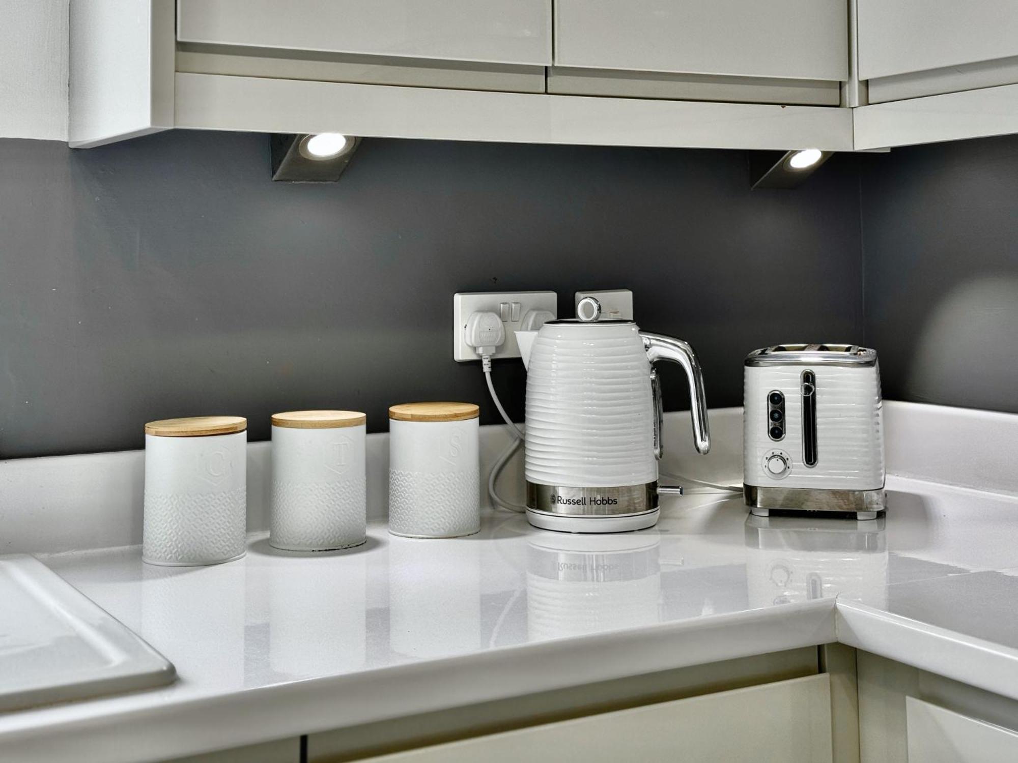Apartment Victoria With Free Parking สการ์โบโรห์ ภายนอก รูปภาพ