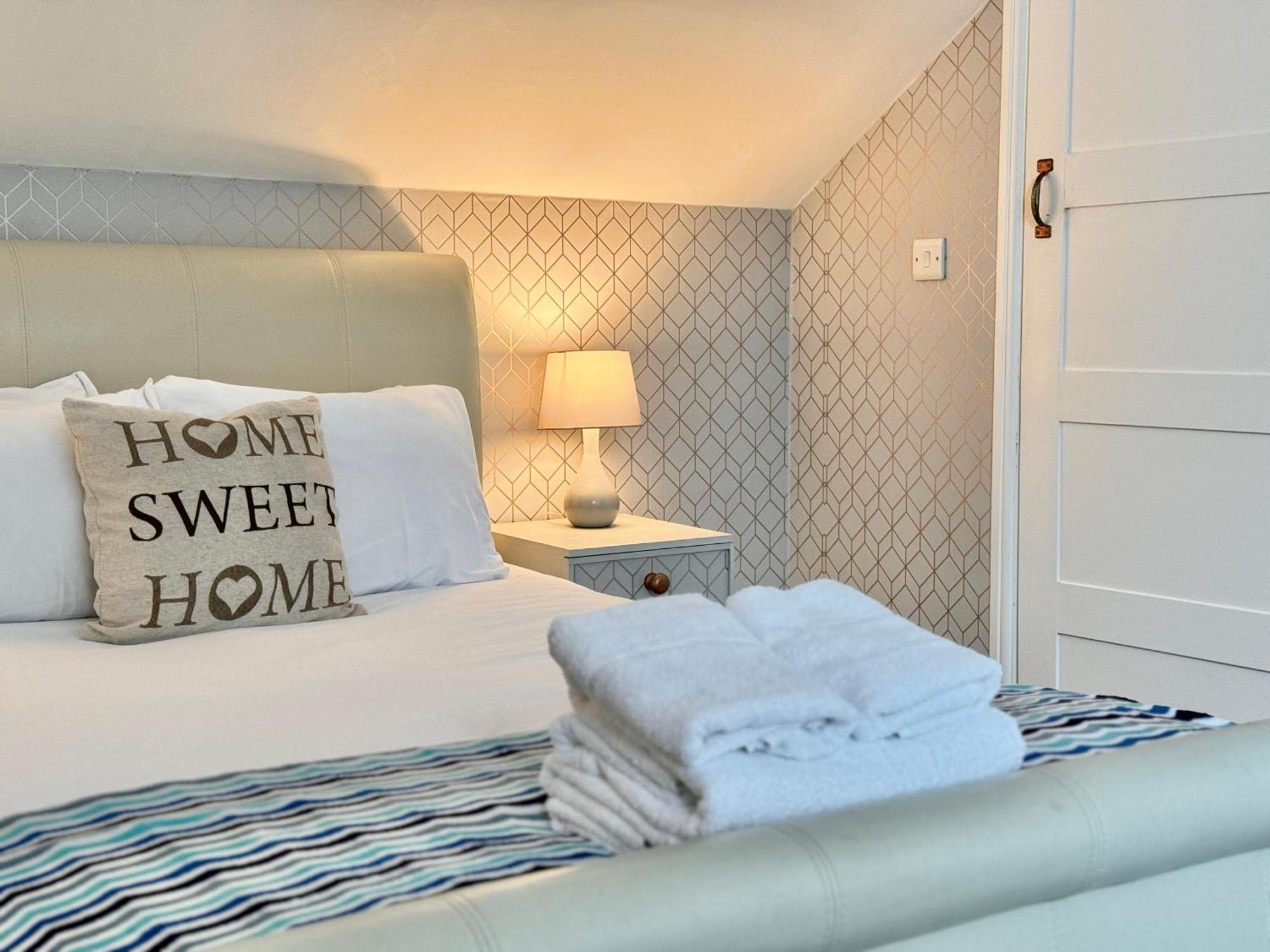 Apartment Victoria With Free Parking สการ์โบโรห์ ภายนอก รูปภาพ