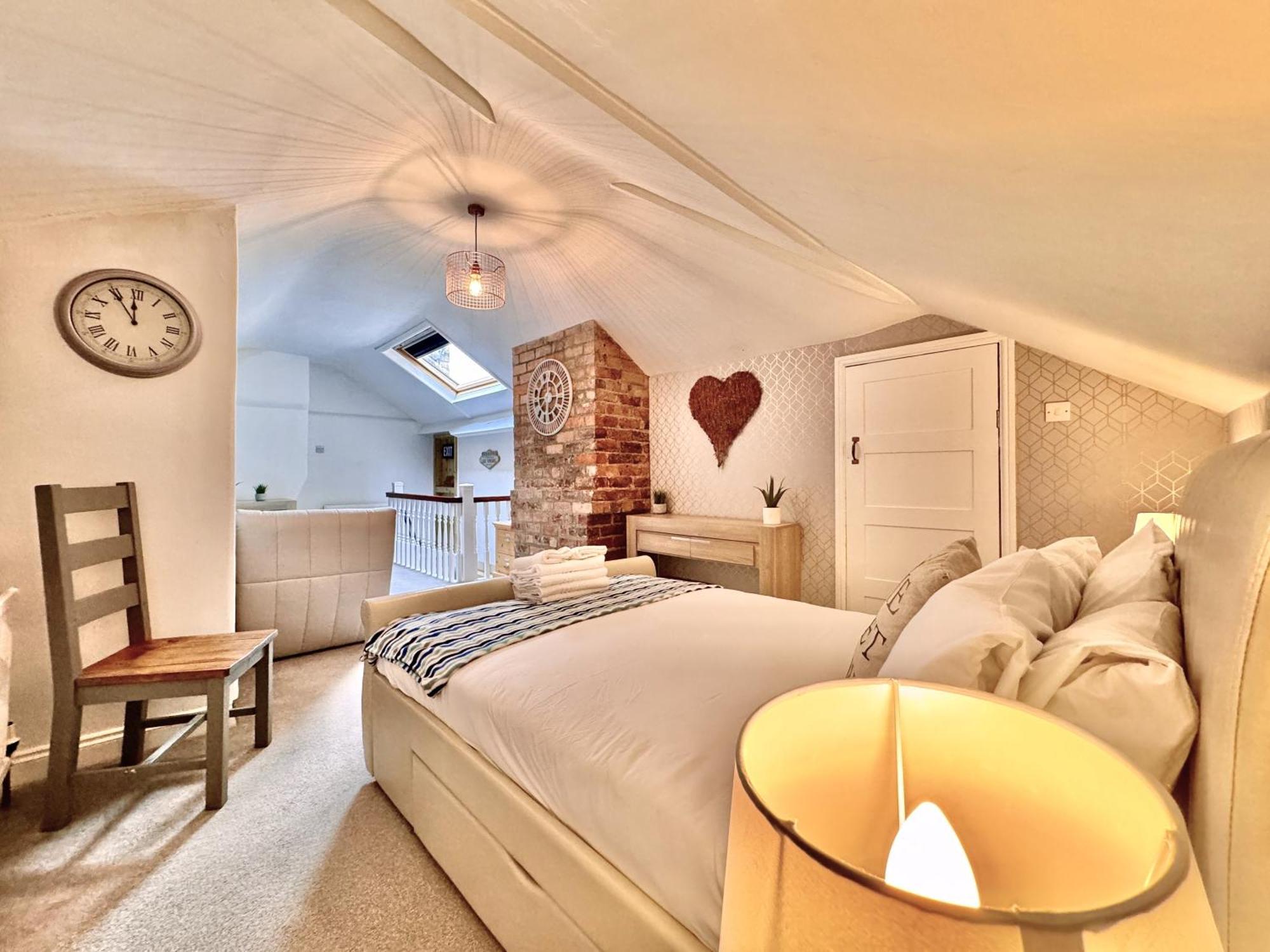 Apartment Victoria With Free Parking สการ์โบโรห์ ภายนอก รูปภาพ